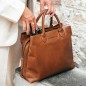 SAC BANDOULIÈRE EN CUIR COGNAC PASSAU THE CHESTERFIELD BRAND SAC BANDOULIÈRE EN CUIR COGNAC PASSAU THE CHESTERFIELD BRAND